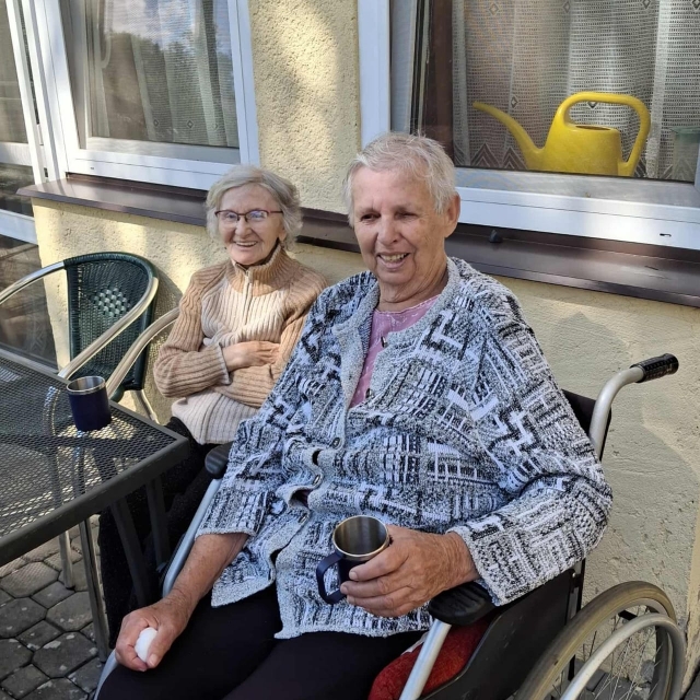 Posezení na zahradě a beseda klientek na DZR - 2