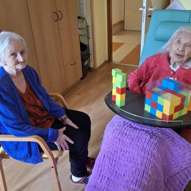 Posezení na zahradě a beseda klientek na DZR - 4