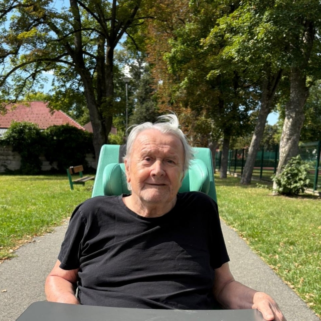 Posezení na zahradě a beseda klientek na DZR